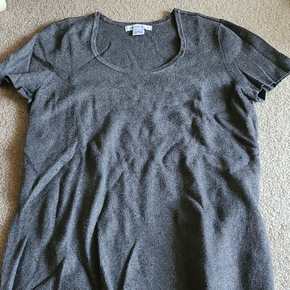Liz Claiborne, Sized Large Short Sleeved Sweater